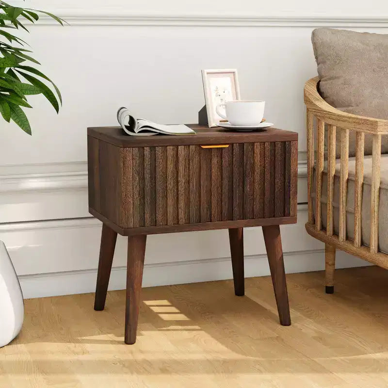 Table de chevet cannelée en noyer de 20 pouces, lot de 1/2, table d'appoint moderne du milieu du siècle avec tiroir, table de chevet, table d'appoint en bois massif pour le salon