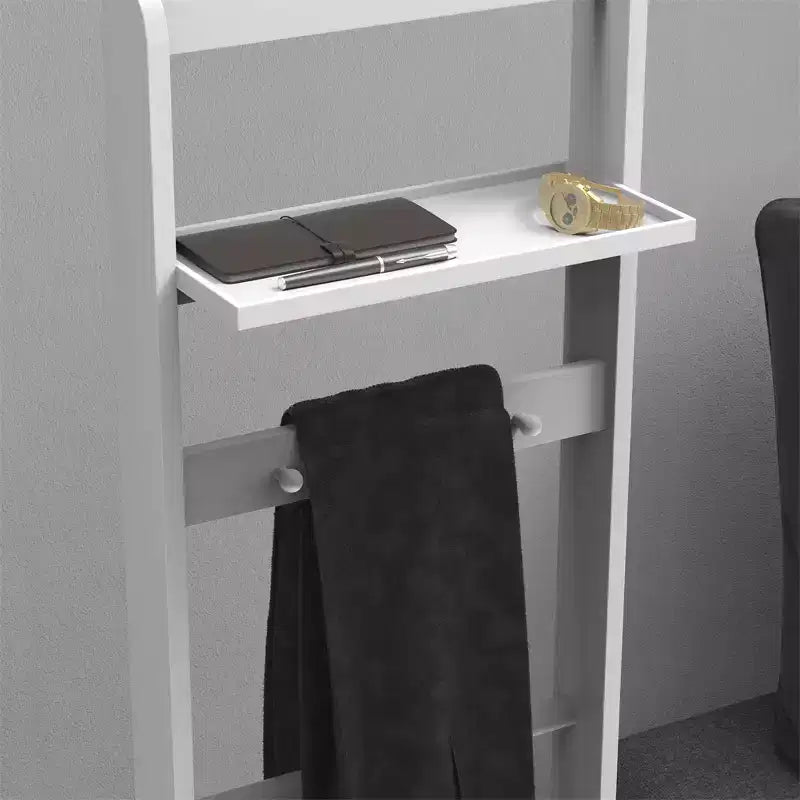 Porte-vêtements sur pied moderne, robuste et durable, avec étagère supérieure en bois et crochets, idéal pour les chambres et les entrées.