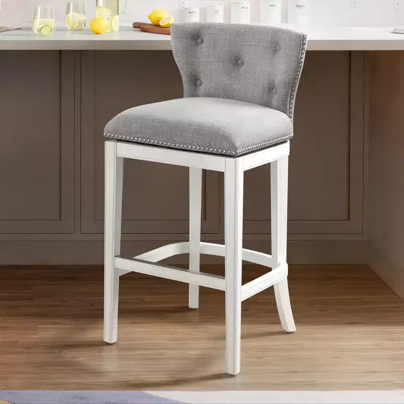 Tabouret de bar pivotant Miranda, hauteur comptoir, blanc : dossier rembourré, clouté